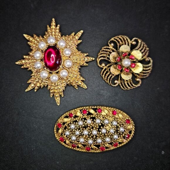 Vintage Lot Of Three Gold Tone Red Pearl Rhinestone Cabochon Brooch Pins Sphinx - Picture 1 of 11